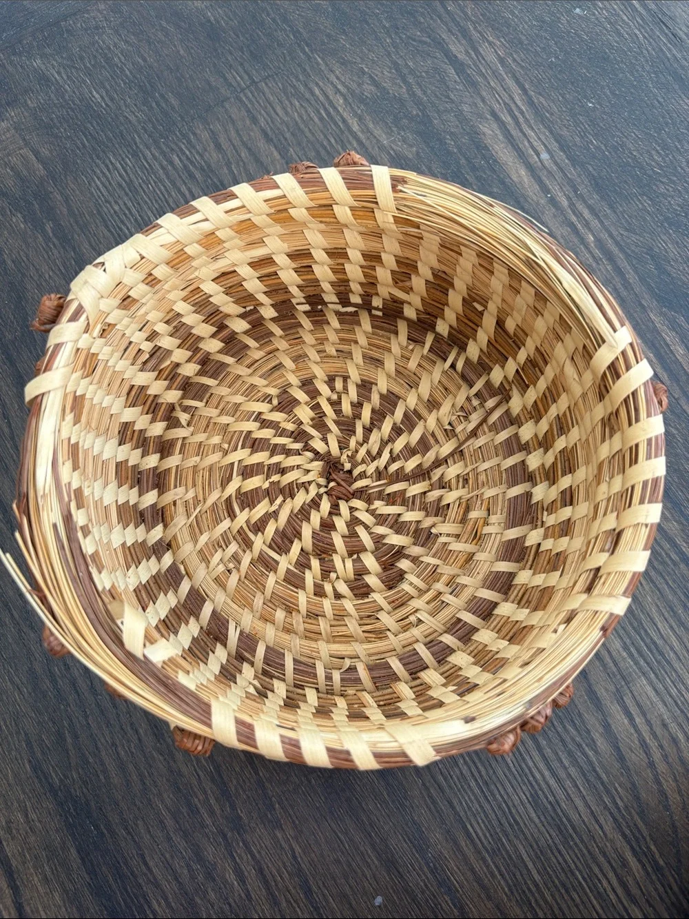 Sweetgrass handmade SC basket, round w/knots on the sides, 2 tone, 8” diameter
